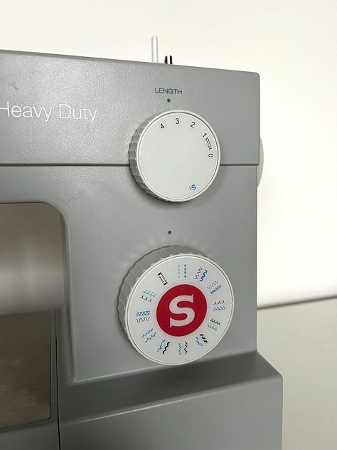 SINGER 64S Heavy Duty Sewing Machine | 1,100 Stitches/Min, 32 Built-In Stitches, Automatic Needle Threader